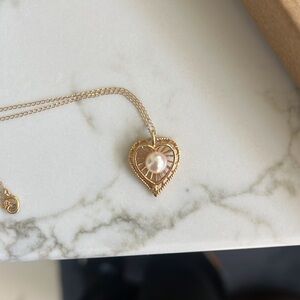 Gold heart pendant necklace